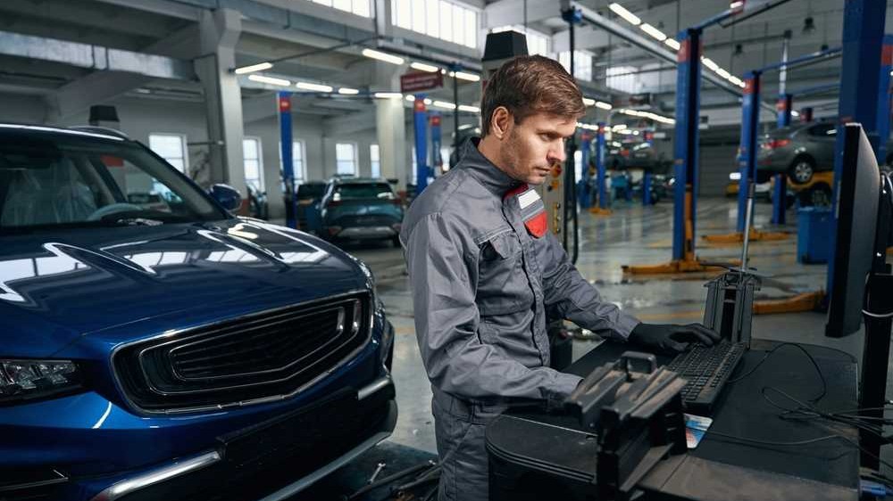 Európska únia chce ročnú technickú kontrolu pre autá staršie ako 10 rokov.