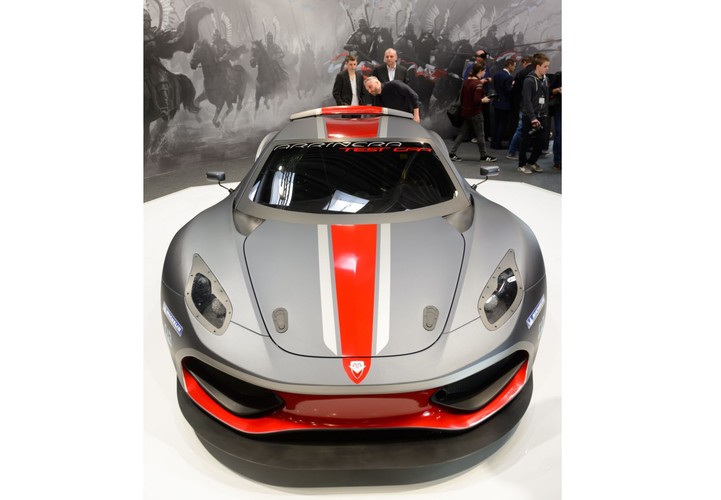 Polski supersamochód Arrinera Hussarya zaprezentowany podczas targów motoryzacyjnych Motorshow 2015, w Poznaniu. <br><br>(mgo) PAP/Jakub Kaczmarczyk
