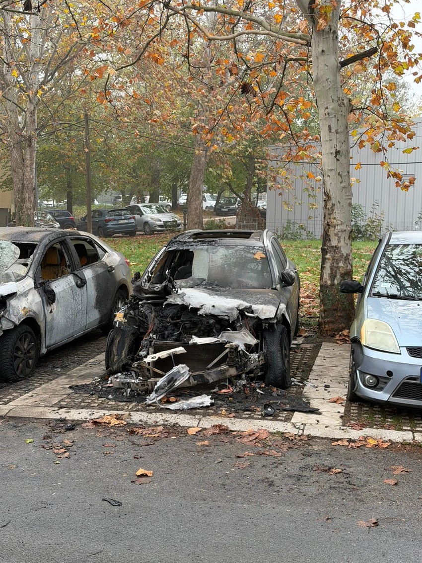 Zapaljen automobil na Voždovcu