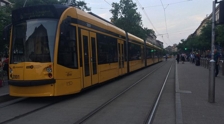 A villamosok helyett pótló buszok közlekednek /Fotó: Blikk