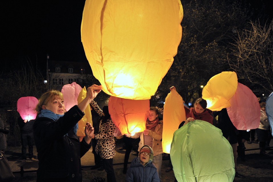 GDAŃSK KATASTROFA SMOLEŃSKA ROCZNICA 96 LAMPIONÓW