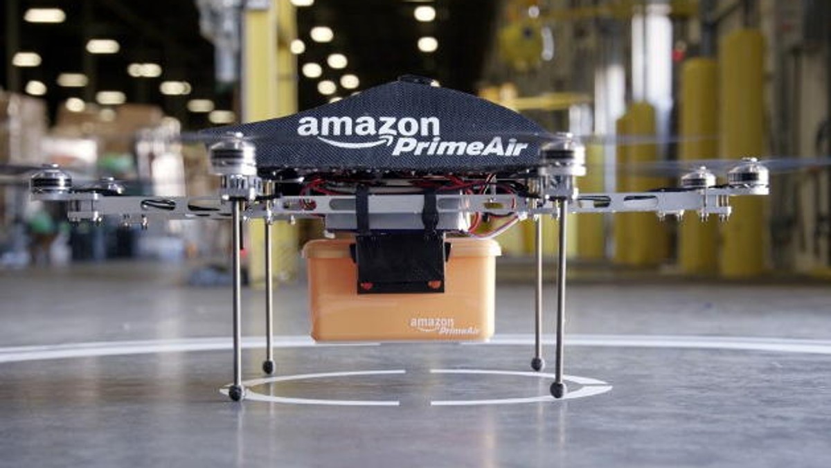 Firma sprzedaży wysyłkowej Amazon.com zwróciła się do amerykańskiego Federalnego Zarządu Lotnictwa (FAA) o pozwolenia na używanie dronów do szybkich dostaw zamówionych towarów - poinformował Amazon w piątek w oficjalnym komunikacie.