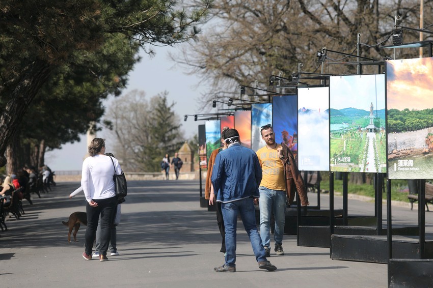 Uprkos merama, ulice su pune ljudi