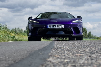 McLaren GT za ponad milion złotych. Co oznacza "praktyczność" tam, gdzie najważniejsze są emocje?