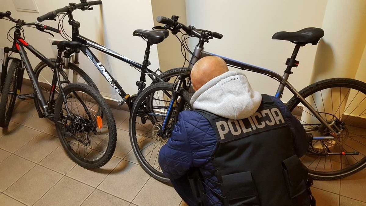 W ręce policji wpadło dwóch młodych mężczyzn, którzy od ponad dwóch miesięcy kradli rowery na terenie Bydgoszczy. Zatrzymany został również ich wspólnik, który sprzedawał później jednoślady. Jak dotąd odzyskano jednak tylko trzy z nich.