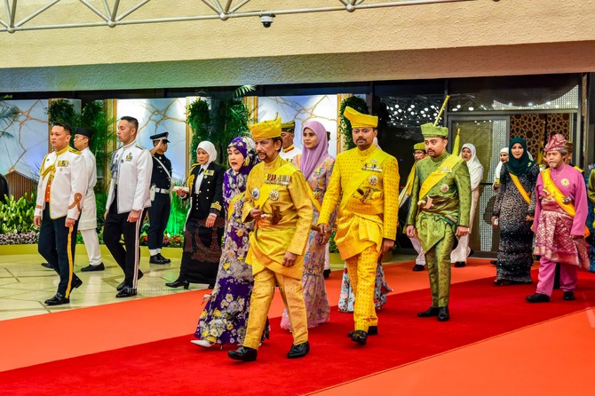 Sultan od Bruneja i kraljica Saleha na venčanju sina