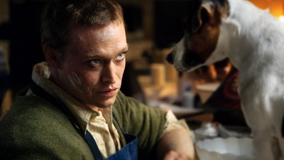 Kadr z filmu „DogMan, na zdjęciu Caleb Landry Jones