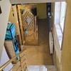 policija upala u hostel u surčinu