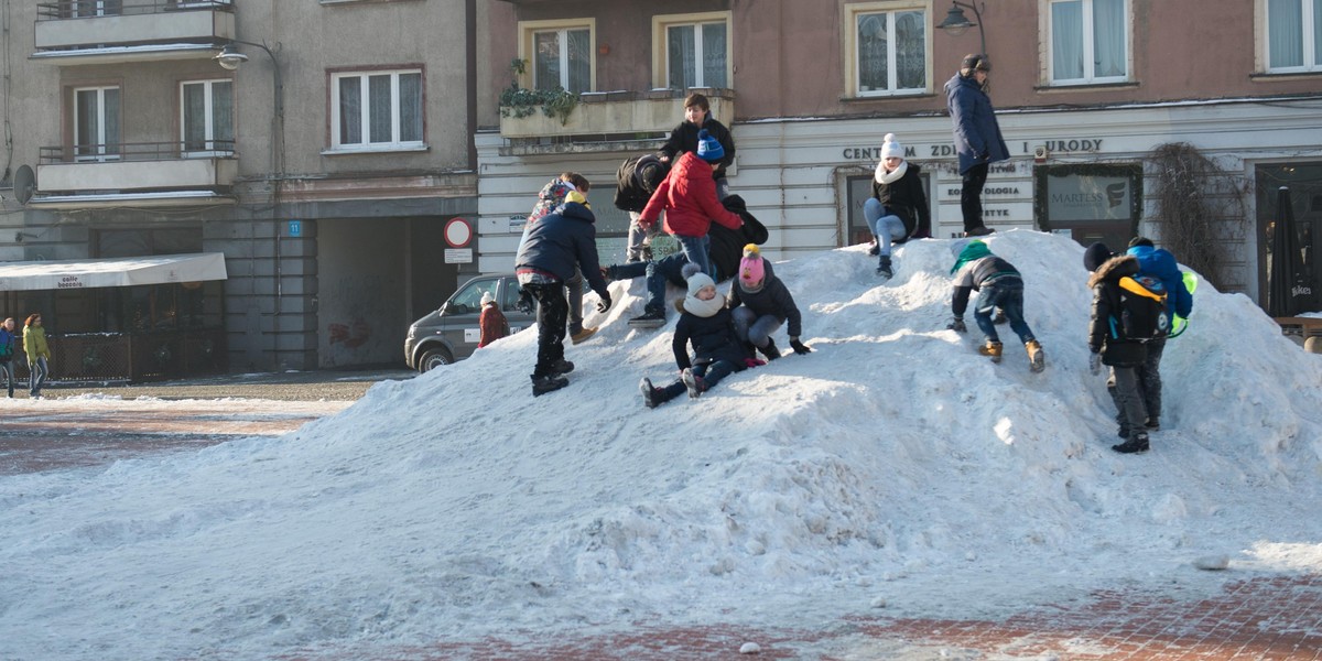 To atrakcja w Bytomiu czy pozostawiony na rynku śnieg?