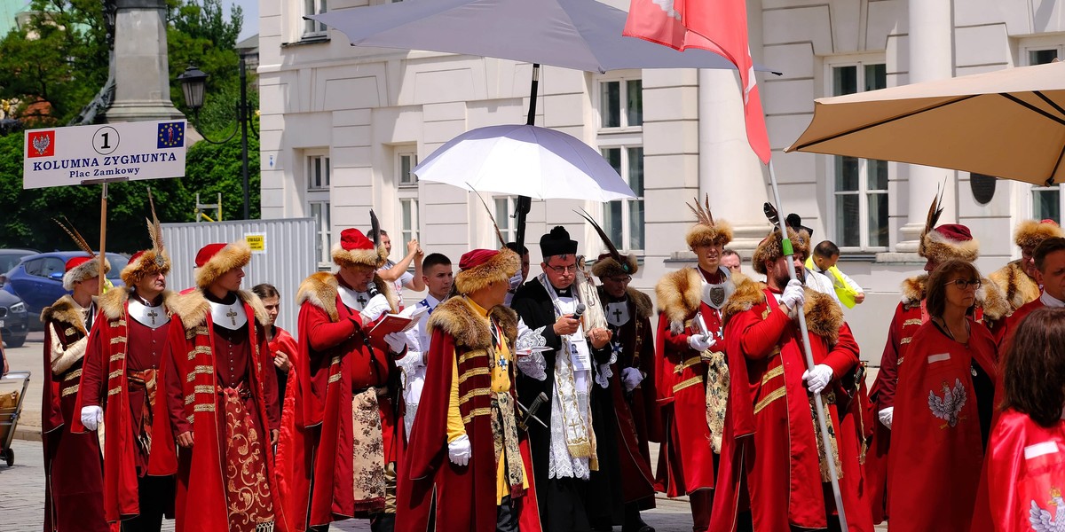 Rycerze przemaszerowali przez stolicę. Dowodził ks. Natanek.