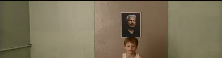 Detalj iz spota za pesmu "Whistleblowers 2.0"