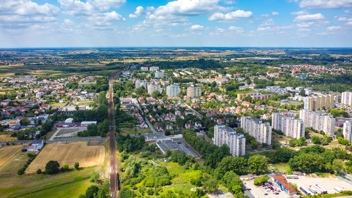 Około 20 tys. metrów kwadratowych nowych powierzchni biurowych powinno powstać w Opolu w najbliższych pięciu latach – zapowiadają władze miasta. Zdaniem wiceprezydenta Opola ma to dać około 2 tys. nowych miejsc pracy na lokalnym rynku.