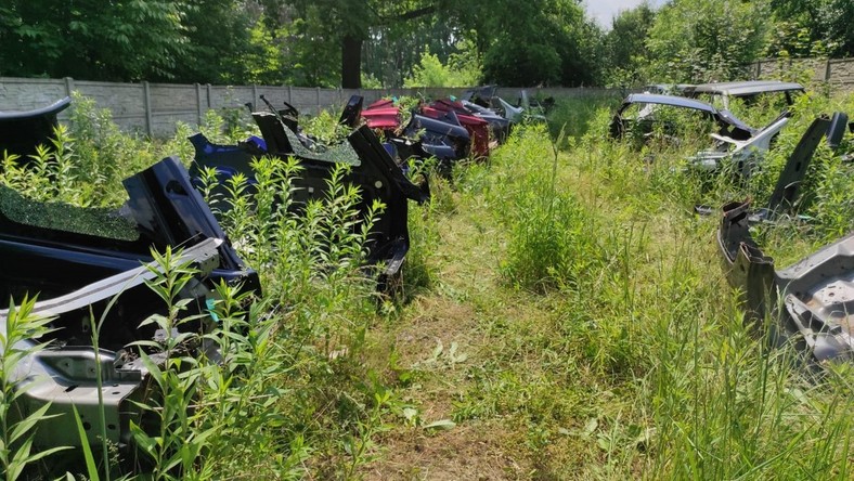 Policja rozbiła gang złodziei kradnących auta "na walizkę"