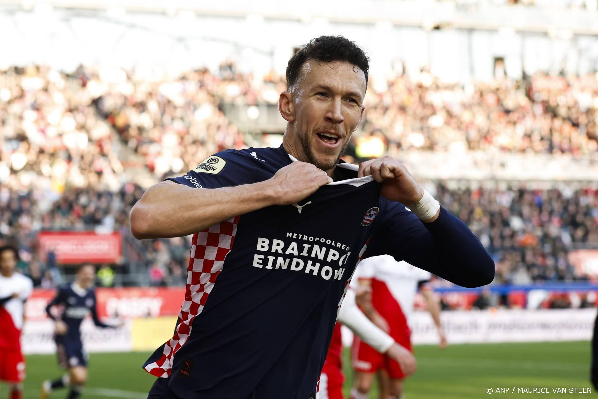 Zelfs Ajax lukte het niet: PSV schrijft geschiedenis met 14 uitzeges op rij