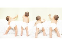 Ukraina: Pary z Argentyny przyleciały odebrać dzieci urodzone przez surogatki