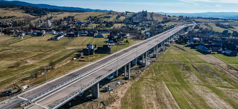 Widowiskowy fragment nowej zakopianki. Biegnie 24 metry nad ziemią