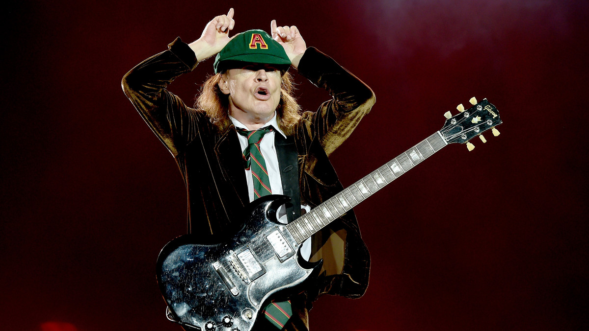 Angus Young, gitarzysta AC/DC, zastanawiał się nad zakończeniem działalności zespołu po tym, jak grupę opuścił jego brat Malcolm. Muzyk stwierdza jednak, że czuł się zobligowany do utrzymania AC/DC przy życiu.