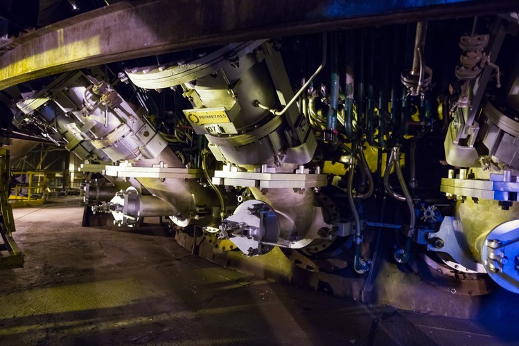 Niska emisja to głównie emisja komunikacyjna i pochodząca z lokalnych kotłowni węglowych i pieców domowych.
<br>

Kierownik remontu Gabriel Gilis przewiduje, że wyremontowany wielki piec będzie działał przez ok. 20 lat. „Rekord pracy takiego pieca padł w Japonii i wynosił 23 lata” – powiedział. <br><br>fot. (ukit/cat) PAP/Stanisław Rozpędzik