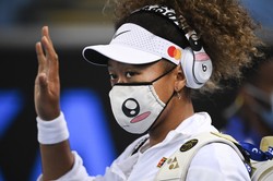 Osaka oddała walkowerem półfinał w Melbourne. Porażka pogromczyni Świątek