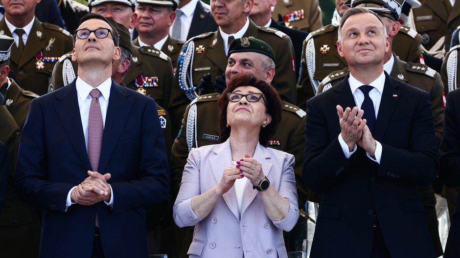 (od lewej) Mateusz Morawiecki, Elżbieta Witek i Andrzej Duda. Warszawa, 15.08.2023 r.