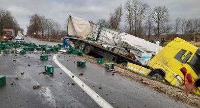 Butelki tłukły się jedna po drugiej! Kierowcy pobiegli do rowu. Ten widok wprawiał w osłupienie