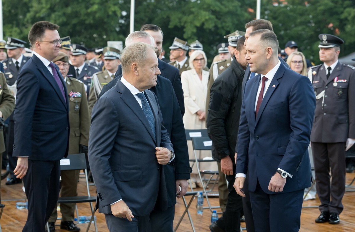 Donald Tusk czy Karol Nawrocki? Polacy zagłosowali, kto jest lepszym politykiem [SONDAŻ]