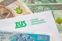 Rzadki dodatek z ZUS. 522 zł co miesiąc dla wybranych seniorów. O tym specjalnym świadczeniu wie niewielu