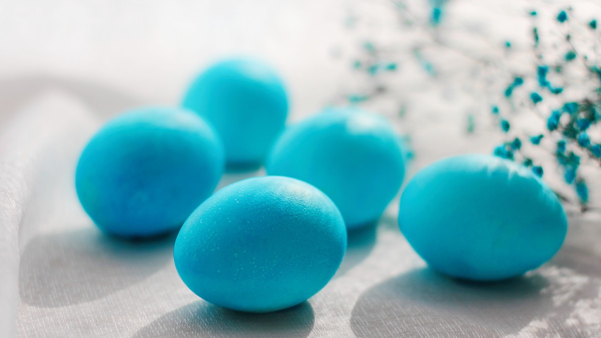Uz ovaj prirodni sastojak ofarbajte jaja za Uskrs u prelepu tirkizno plavu nijansu 