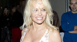 Pamela Anderson i jej biust w restauracji