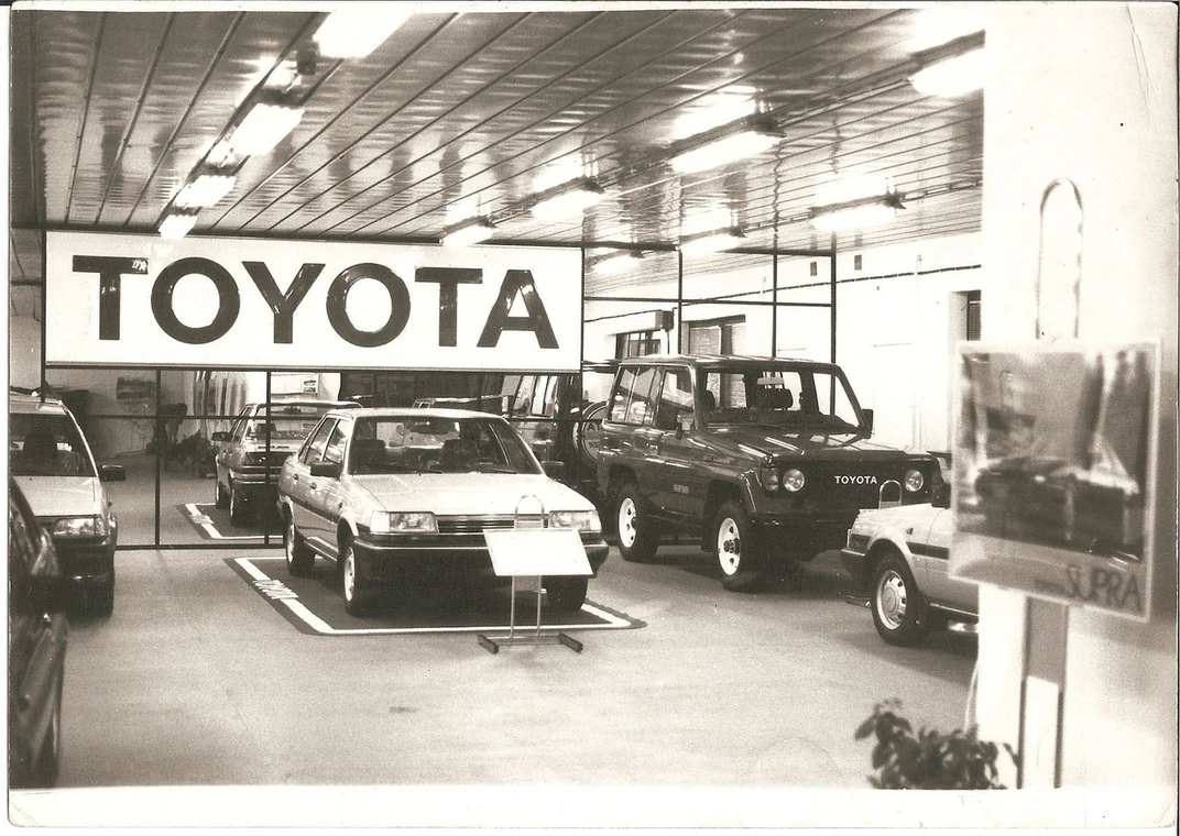 Jeden z pierwszych salonów Toyoty w Polsce