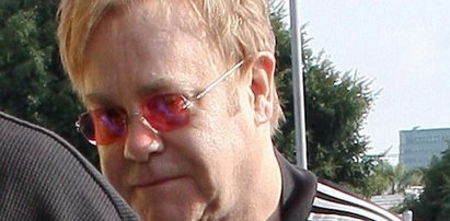 Elton John w... dresie. Zobacz
