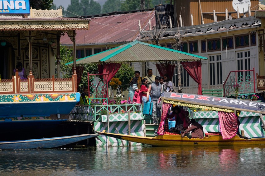 Turisti napuštaju Srinagar, Kašmir