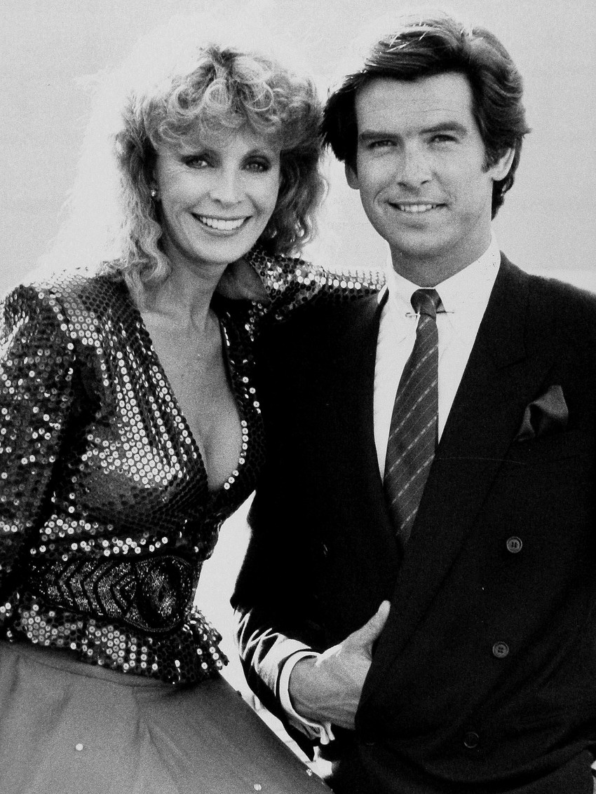  Brosnan sa prvom suprugom Kasandrom koja je preminula 1991.