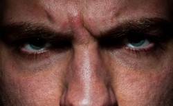 Groził, że zarazi innych koronawirusem. Zdenerwowała go długa kolejka