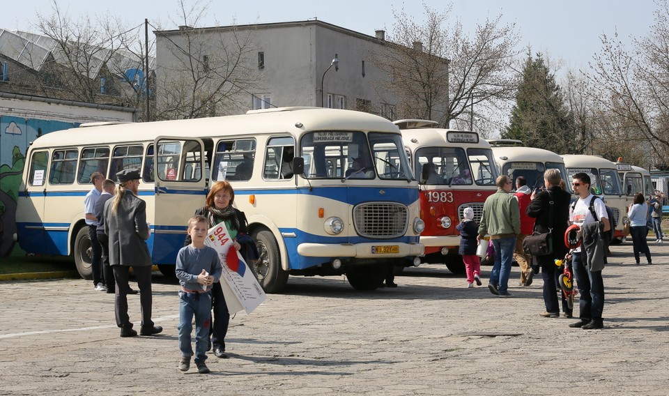 WARSZAWA 35-LECIE KMKM ZABYTKOWE AUTOBUSY (zabytkowe autobusy)