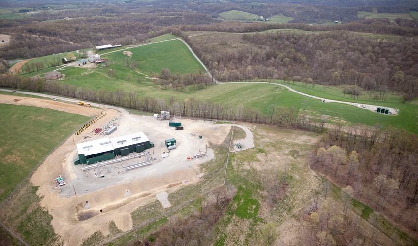 Wydobycie gazu z łupków. Stacja wydobywcza w okręgu Chartiers, hrabstwo Waszyngton w Pensylwanii, USA. Urządzenia służące do wydobycia i przetwarzania gazu łupkowego należące do spółki wiertniczej Patterson-UTI.  foto: Andrew Harrer/Bloomberg