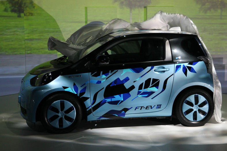 Elektryczny samochód koncepcyjny Toyota FT- EV III zaprezentowany na targach samochodowych w Tokio, fot. Tomohiro Ohsumi/Bloomberg