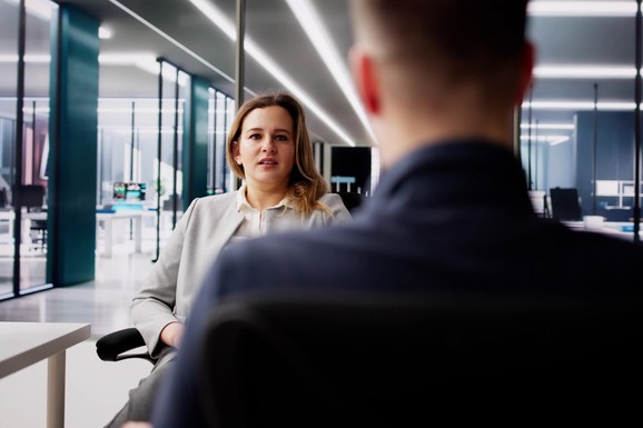 Produktivnost rada u Srbiji, težak rad nije uvek pametan! Evo kako stvari stoje u EU: U ovoj zemlji građani najviše provode vremena na poslu