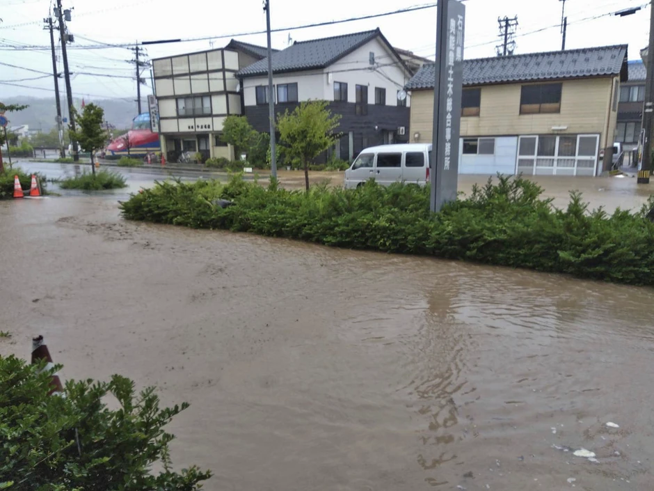 Poplave nakon velikih padavina u Vadžimi, prefektura Išikava, Japan, 21. septembra