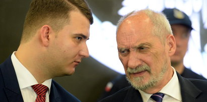 Już wiadomo, kto zastąpi Misiewicza. Macierewicz się wygadał