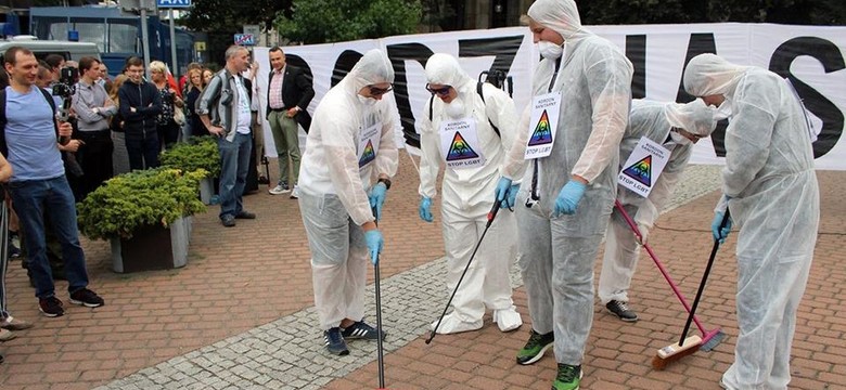 Narodowcy będą dezynfekować ulice z... ideologii LGBT. Wcześniej utworzyli Kordon Sanitarny