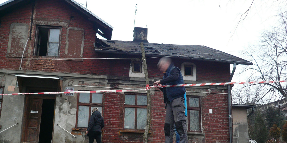 Łódź. Pożar mieszkania na poddaszu. Dwie osoby nie żyją