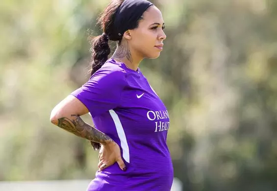 Piłkarka skrytykowana za treningi w 5 miesiącu ciąży