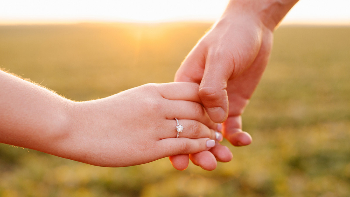 Jaki pierścionek zaręczynowy wybrać dla ukochanej?
