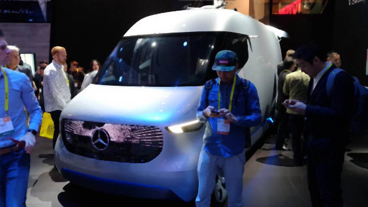Mercedes-Benz Vision Van - przyszłościowy van dla transportu (CES 2017)