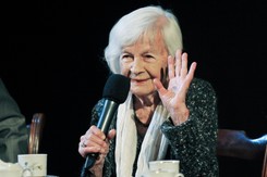 Wspaniała aktorka, amantka, wielka gwiazda PRL.  Kochał się w niej premier Cyrankiewicz