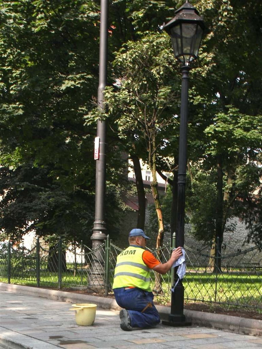 Malują trawę dla prezydenta