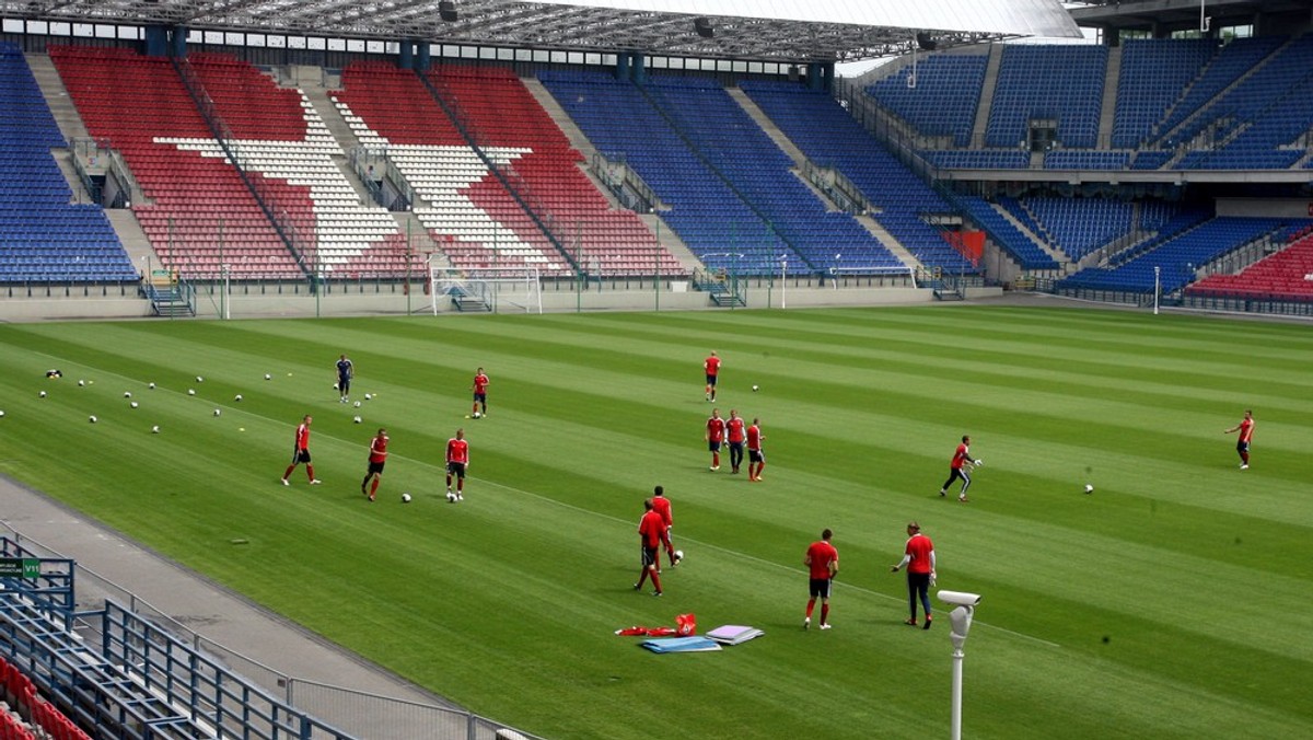 Zarząd Infrastruktury Komunalnej i Transportu w Krakowie za opóźnienia w projektowaniu stadiony Wisły żąda od architektów 250 tys. zł. Tyle samo prowadzony za nadzór autorski nad inwestycją żądają projektanci. Będzie "wojna"?