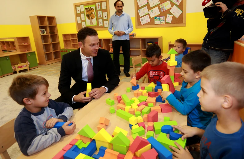 "Oko 1.200 mališana ćemo uspeti da ubacimo u nova mesta u vrtićima grada", rekao je Mali