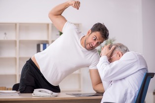 Koniec bezkarności za ataki na lekarzy. [Nowe wytyczne Prokuratora Generalnego 2025 z 14 lipca 2025 r.]